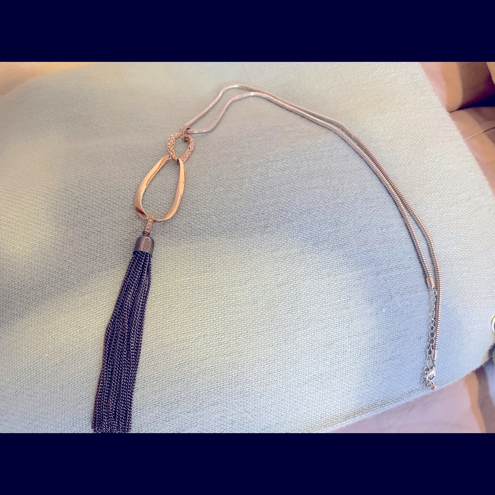 Fashion jewelry necklace with tassel pendant